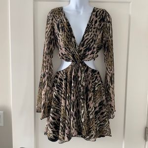 LAST CALL —> NWOT 🌟 Leopard Print Cutout Dress